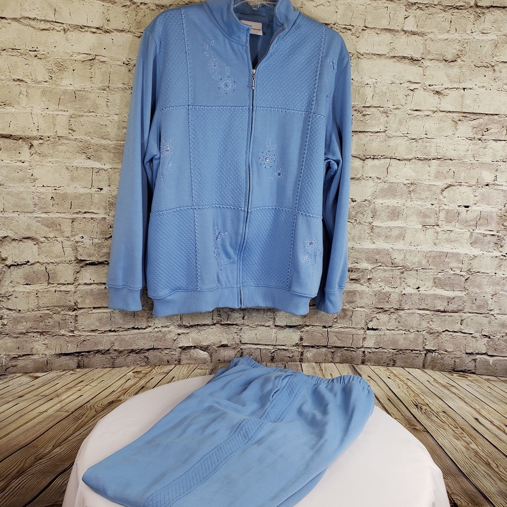 Women's sweatsuit set